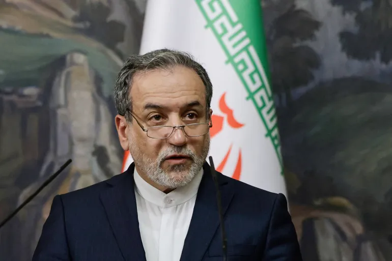 ايران تؤكد التزامها بالدبلوماسية وتصر على حقها في تخصيب اليورانيوم