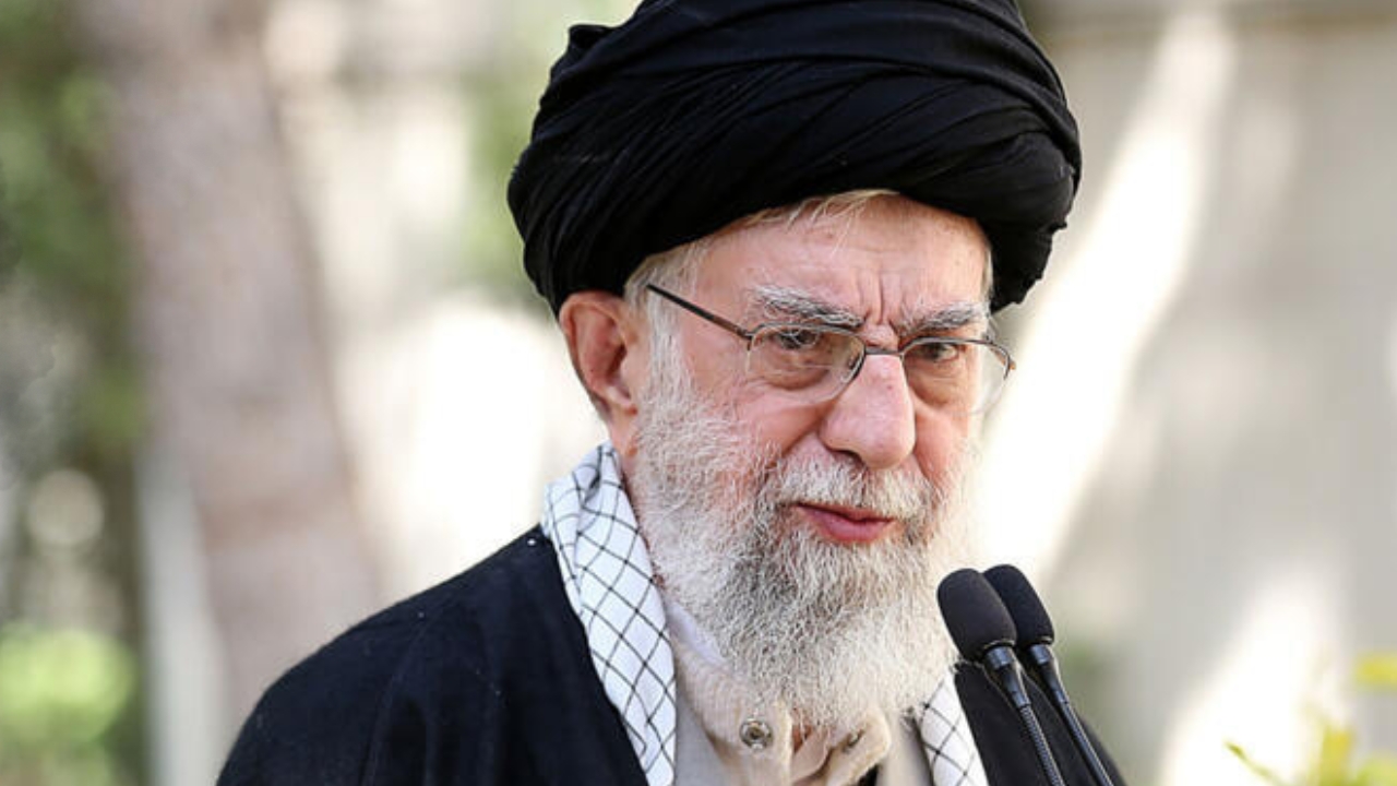 العقوبات الدولية على إيران تدخل حيز التنفيذ إيران في مأزق دولي جديد… العقوبات الأممية تعود لتطويق طهران العقوبات الدولية على إيران تدخل حيز التنفيذ